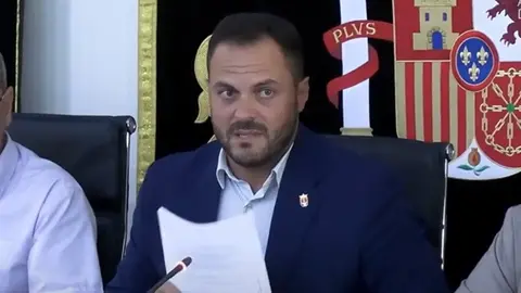 Yonathan de León y Echedey Eugenio en el pleno del Ayuntamiento de Arrecife.