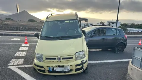 Uno de los vehículos quedó encima de otro.