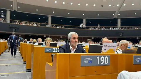 Fernando Clavijo escuchando atento este miércoles las intervenciones