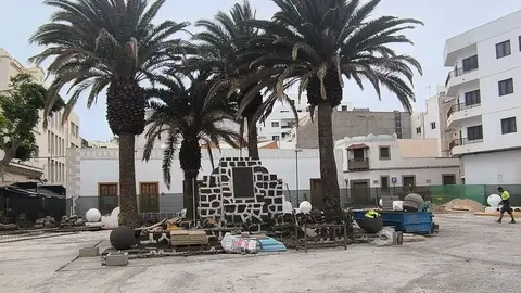 VOX no comprende cómo se dejó una parte y se quitó la cruz cristiana.