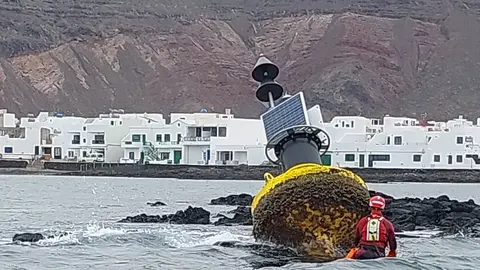Momento de la llegada del bombero a la baliza