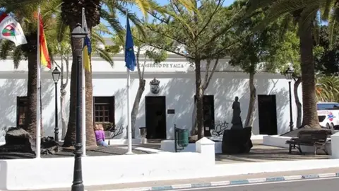 Fachada del Ayuntamiento de Yaiza.
