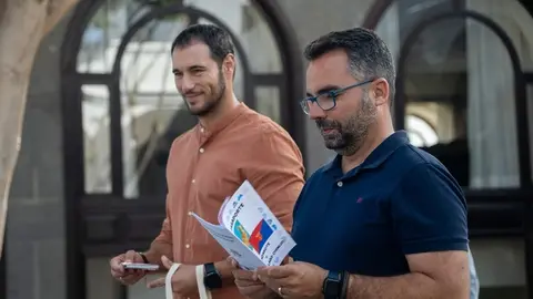 Echedey Eugenio junto a Rosmen Quevedo.