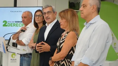 Román Rodríguez junto a Luis Campos, Esther González, Natalia Santana y Fermín Delgado.