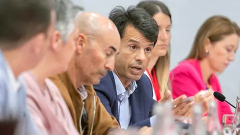 Marcos Bergaz junto al grupo municipal socialista 