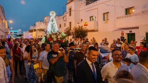Procesión de las fiestas de la Virgen del Carmen por las calles de Valterra.