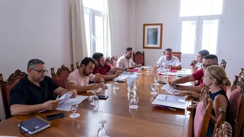 Miguel Ángel Jiménez en la reunión con los concejales de Transporte.
