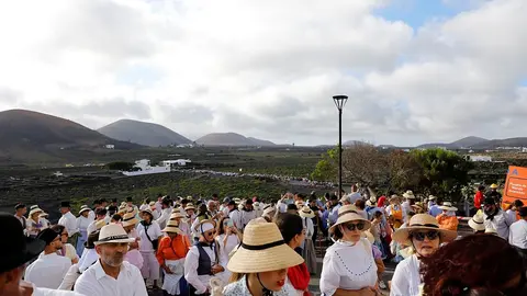 Gente durante la romería conjunta en honor a La Magdalena.