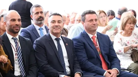 Óscar Noda junto a Oswaldo Betancort y Daniel Medina.