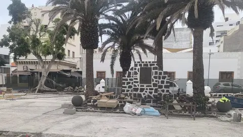 Imagen del monumento de la polémica del día que se quitó la cruz.