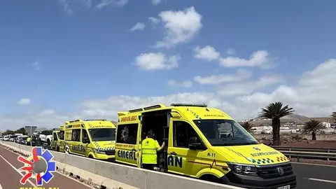 Ambulancias de EMERLAN presentes en la zona.