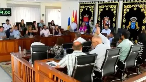 Momento de la votación del asunto en el pleno celebrado este viernes en Arrecife