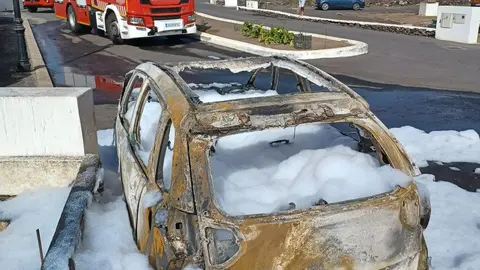 El vehículo quedó totalmente destruído.