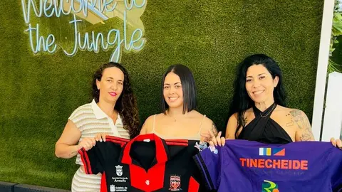 A la izquierda Noelia Jaen (vicepresidenta) en el medio Yara Gomez y a la derecha Patricia Perez (secretaria).