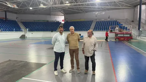 Ismael cruz, José Juan Cruz y Nicolas Saavedra en el pabellón de Tías.