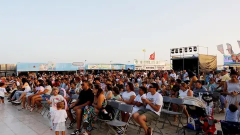 Imagen de asistentes a las fiestas de Puerto del Carmen.