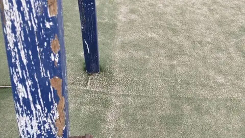 Imagen reciente de una de las estructuras que hay en el parque infantil.