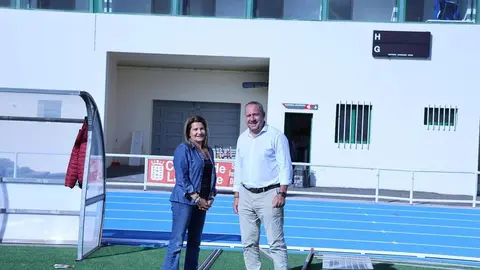 Juan Monzón y María Jesús Tovar en su visita a la Ciudad Deportiva de Lanzarote.