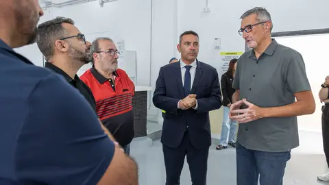 Marci Acuña y Oswaldo Betancort junto a Echedey Eugenio en la inauguración del nuevo albergue con Emerlan.