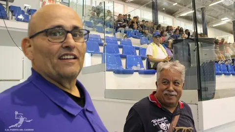 Imagen de Mario Hernández junto al presidente del CB Puerto del Carmen.