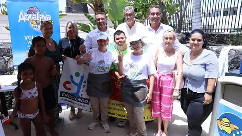 Oswaldo Betancort y Marci Acuña en el campamento de verano Creciendo Yaiza.