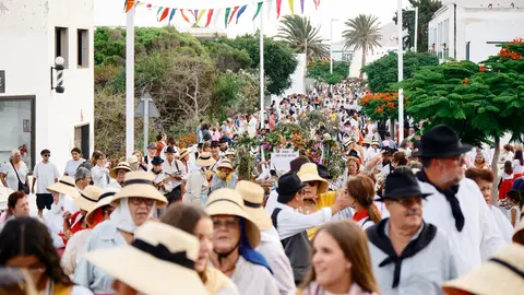 Gran concentración de gente durante la Romería de San Bartolomé.