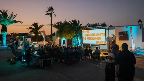Cine Ambulante de Verano, iniciativa de la Asoc. Tenique Cultural.