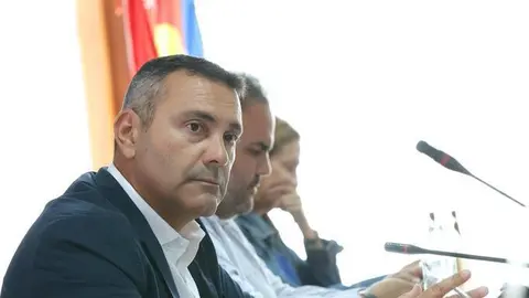 Oswaldo Betancort en el pleno extraordinario del Cabildo.