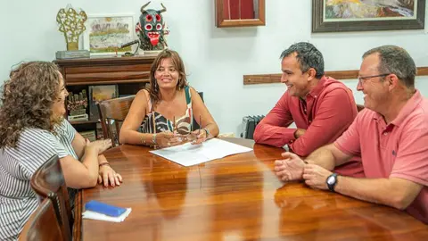 Olivia Duque y Myriam Jorge junto a representantes del FASAT.