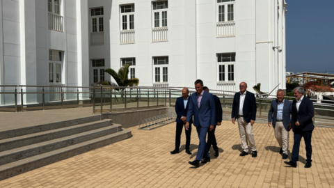 Pedro Sánchez durante su visita al Cabildo de Lanzarote.