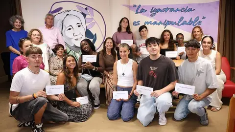 Entrega de Becas Mercedes Medina.