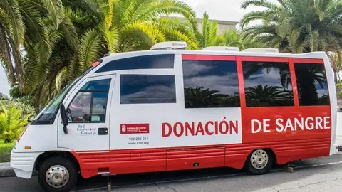Imagen de una de las furgonetas donde se dona sangre.