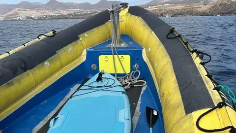 Imagen de la embarcación de EMERLAN tras el rescate de este lunes.