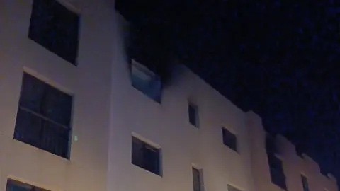 Incendio en la cuarta planta del edificio.