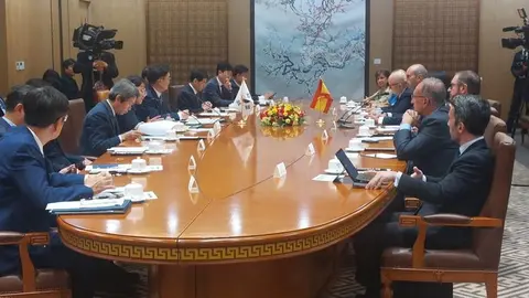 Imagen del encuentro en el que participó el senador lanzaroteño.