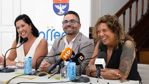 Rosana junto a los concejales de Festejos y Cultura de Arrecife.