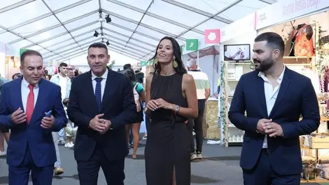 Jesús Machín, padre e hijo, juntos durante la reciente inauguración de la Feria de Artesanía de Mancha Blanca.