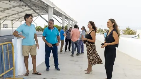 Olivia Duque, Eugenio Robayna y Mar Boronat en la cancha Costa Teguise.