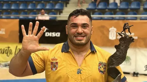 Eusebio Ledesma celebrando el título de campeón de