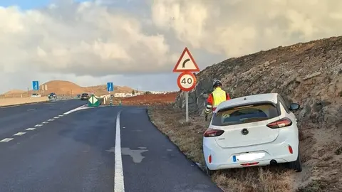 Vehículo fuera de la LZ-20.