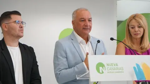 El nuevo líder de Nueva Canarias, Luis Campos, explicando este sábado los cambios en su partido