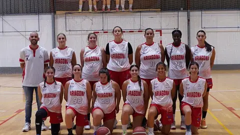 Jugadoras y cuerpo técnico del Ariagona.