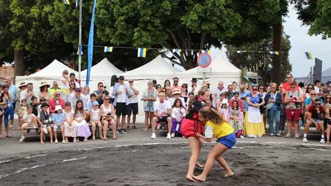 Luchada realizada por una de las escuelas deportivas de Yaiza.