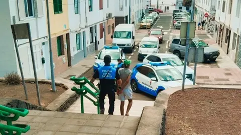 Detención de la Policía Local de Arrecife en Titerroy.