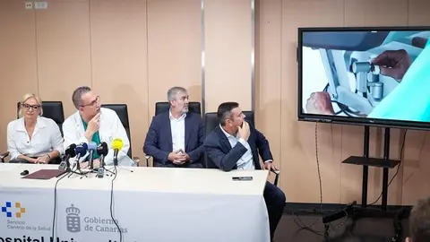 Fernando Clavijo, Oswaldo Betancort y Esther Monzón El Hospital Universitario Doctor José Molina Orosa.