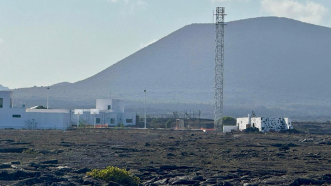 Torre de telecomunicaciones colocada en Masdache.