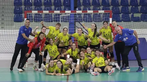 Imagen que muestra la felicidad del equipo tras la victoria