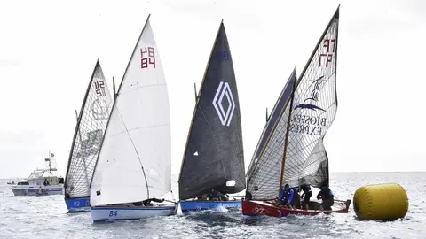 Imagen de los barcos en plena regata