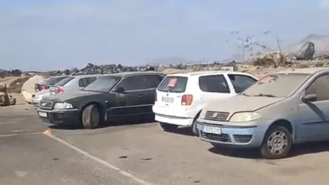 Vehículos retirados por el Ayuntamiento de Arrecife y colocados en el recinto ferial.