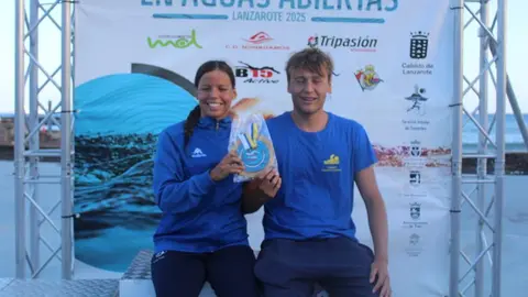 Los ganadores de la prueba sonrientes tras su éxito